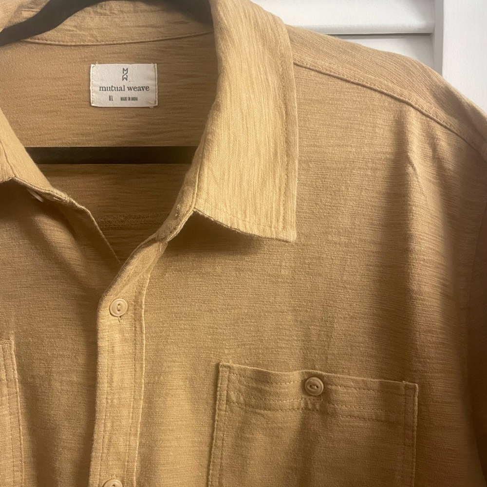 Mutual Weave XL Short Sleeve Button Front Shirt in a tan brindle color. Like New - Picture 2 of 7